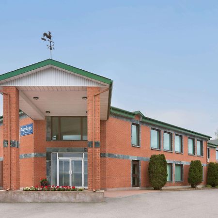 Travelodge By Wyndham Rigaud Εξωτερικό φωτογραφία