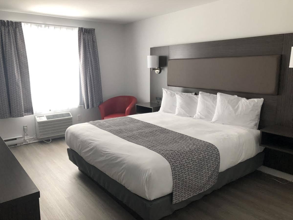 Travelodge By Wyndham Rigaud Εξωτερικό φωτογραφία