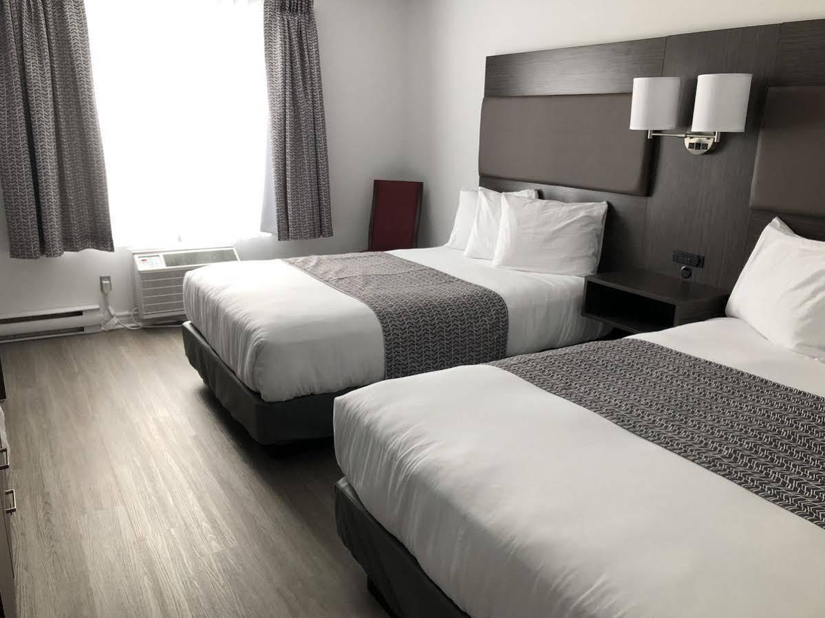 Travelodge By Wyndham Rigaud Εξωτερικό φωτογραφία
