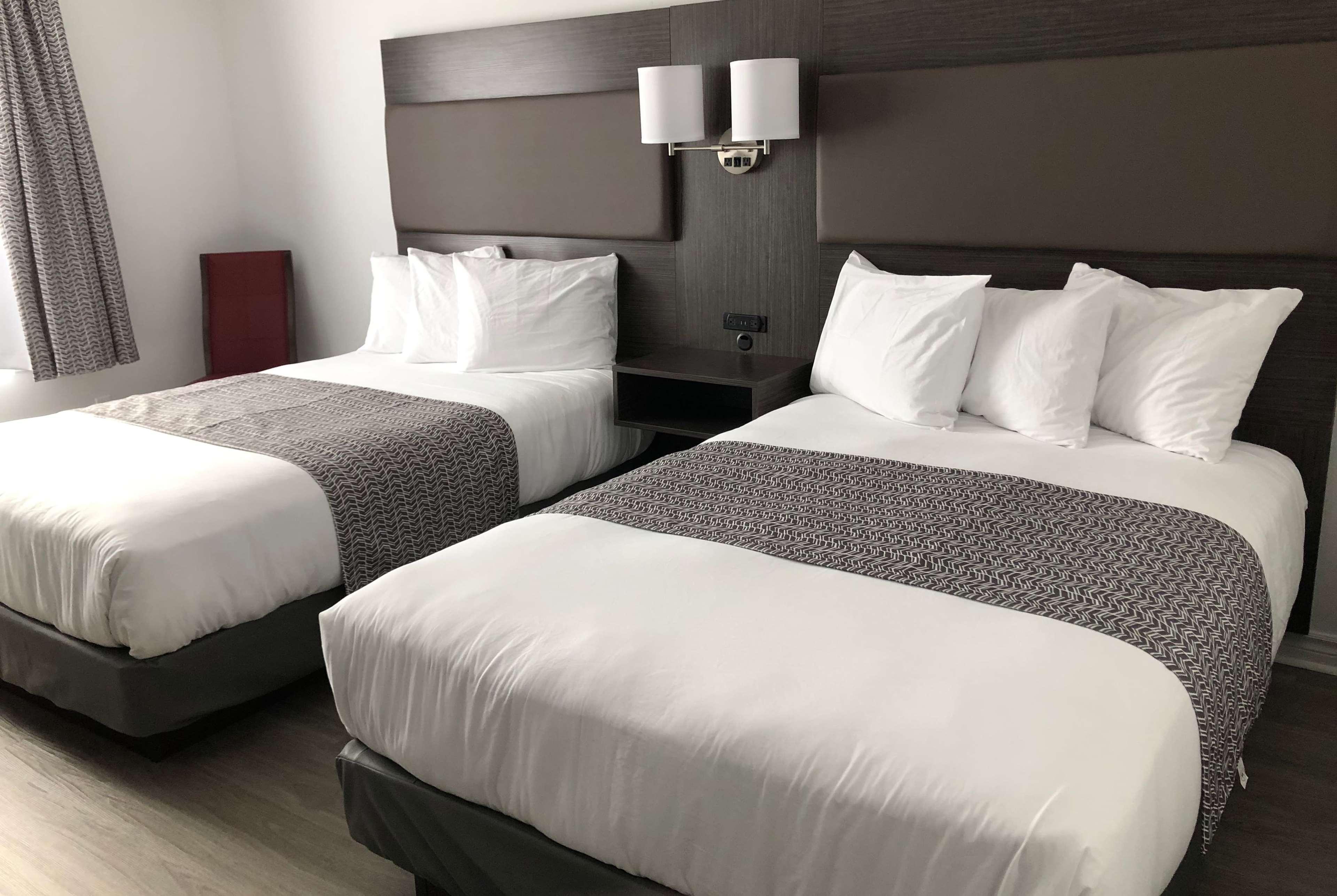 Travelodge By Wyndham Rigaud Εξωτερικό φωτογραφία