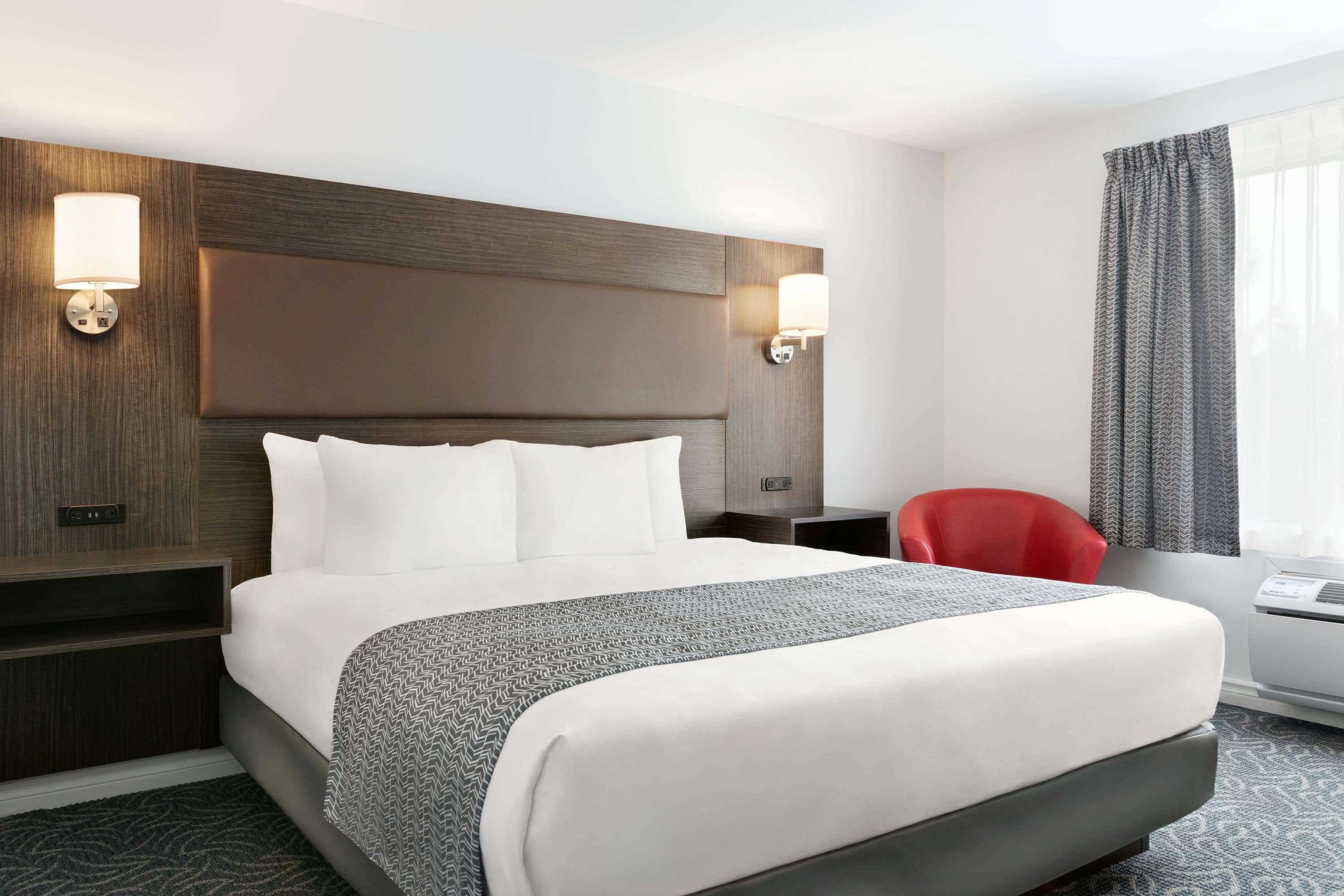 Travelodge By Wyndham Rigaud Εξωτερικό φωτογραφία