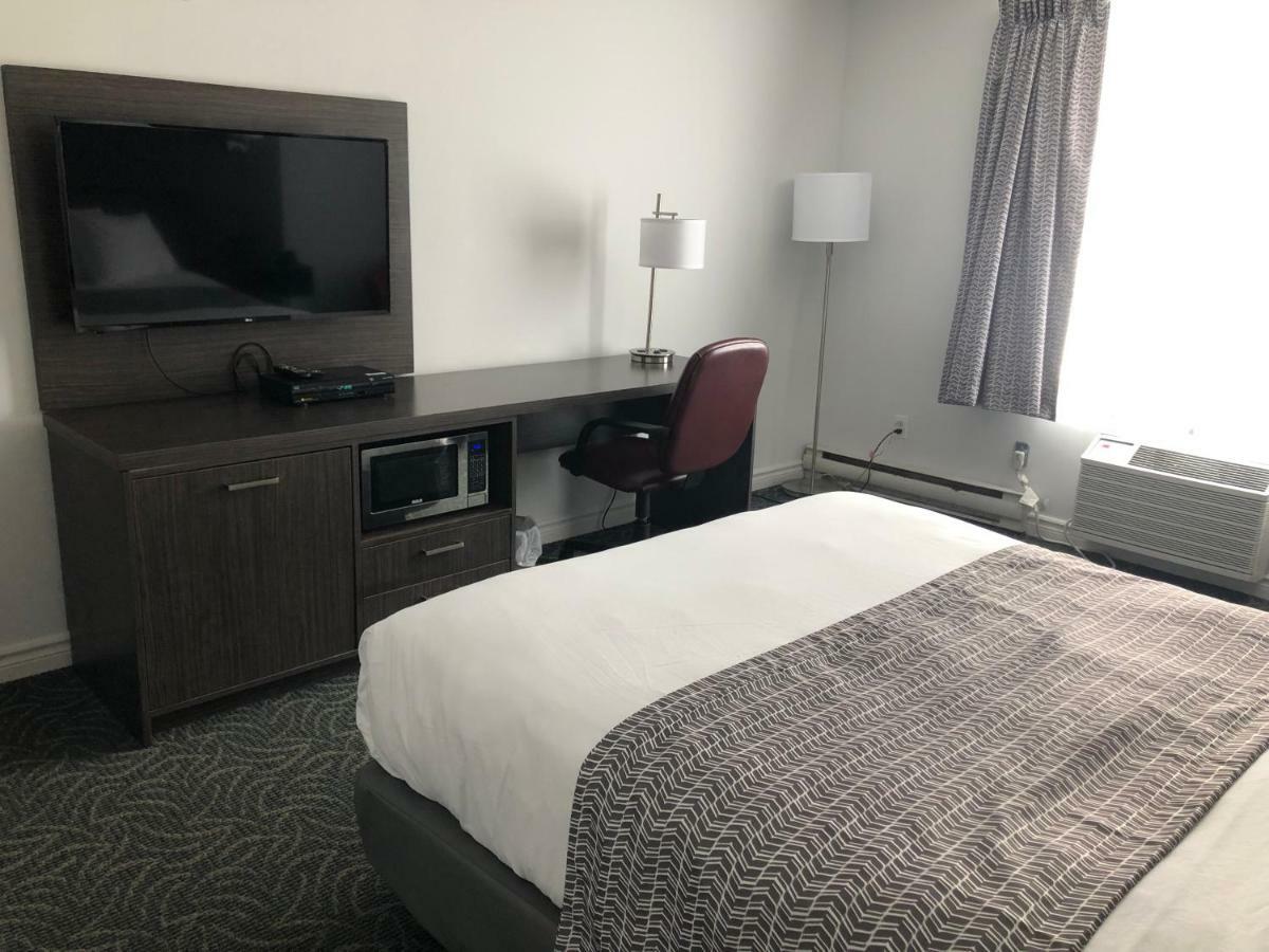 Travelodge By Wyndham Rigaud Εξωτερικό φωτογραφία